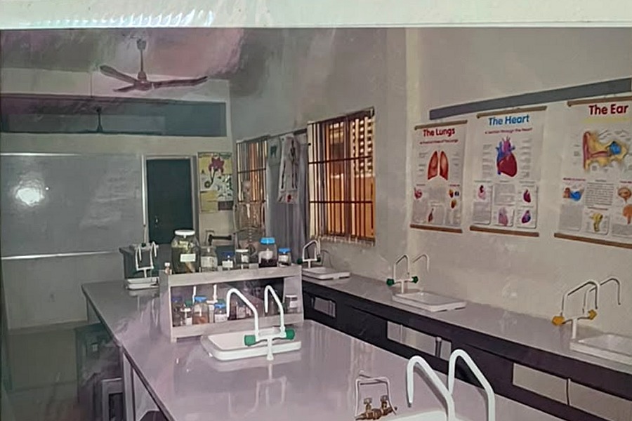 Soleil High School Biology Lab Charts and Workstations